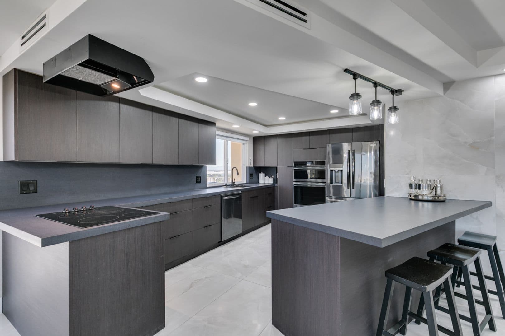 Las Vegas House: 205 E Harmon Ave #1012