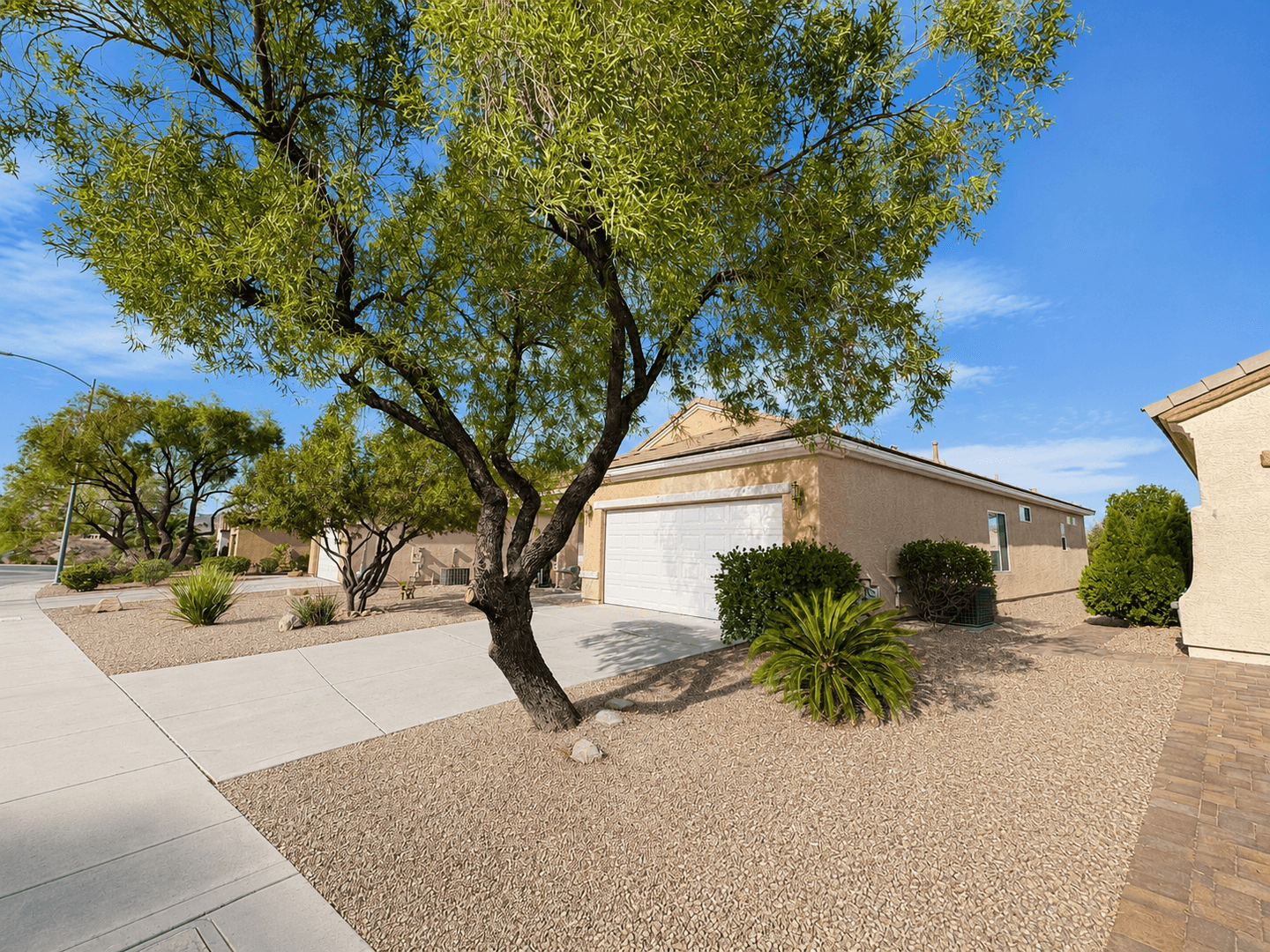 Henderson House: 1935 Valley Center Dr