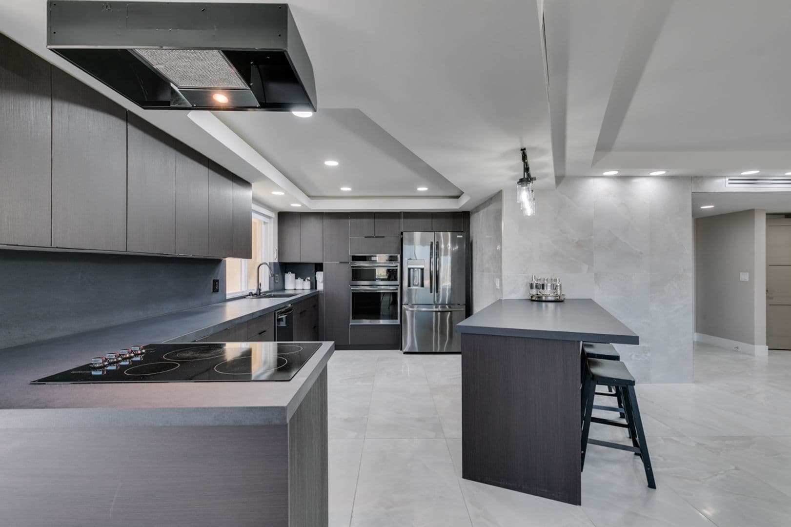 Las Vegas House: 205 E Harmon Ave #1012