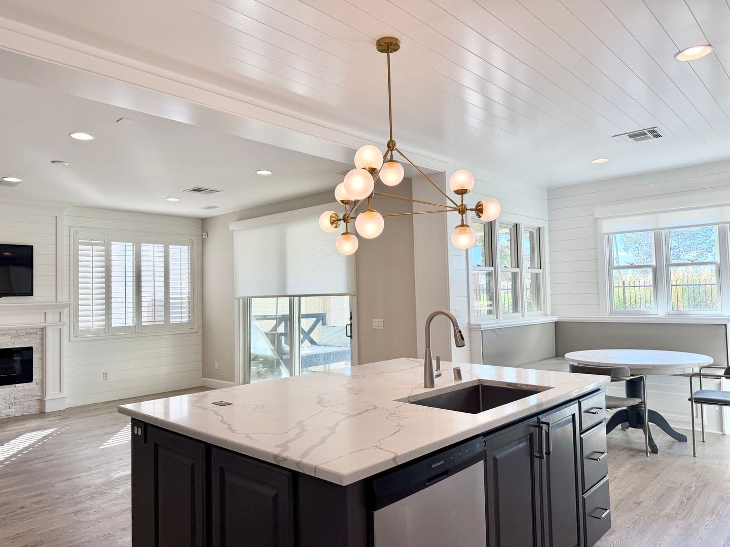 Henderson House: 927 Via Canale Drive