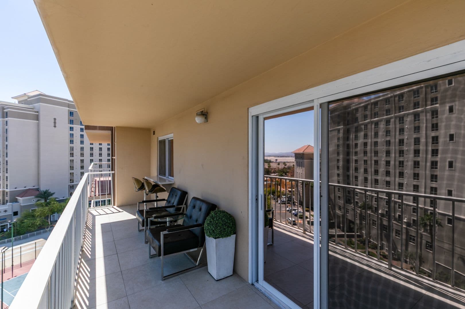 Las Vegas House: 205 E Harmon Ave #1012