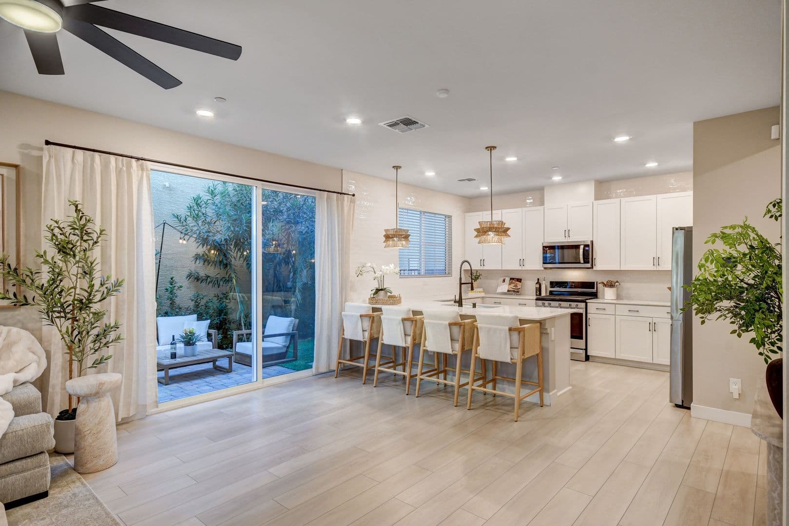 Henderson House: 3568 Anastagio Lane