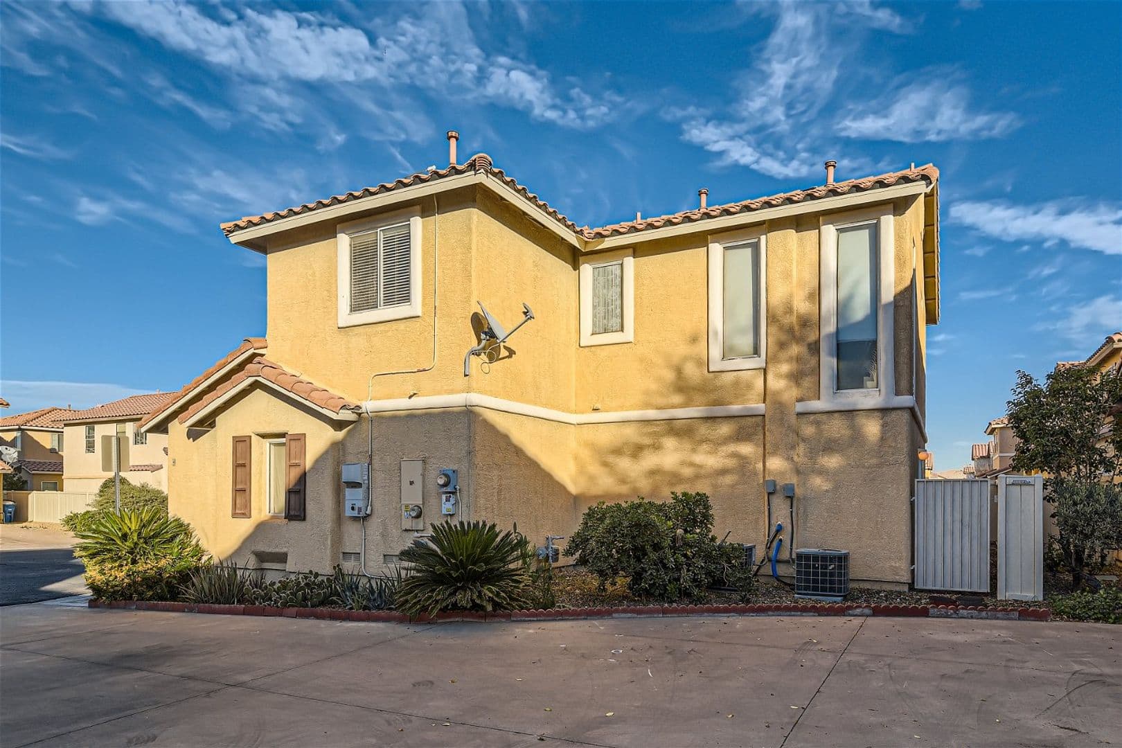 LAS VEGAS House: 9379 MALAYA GARNET CT.