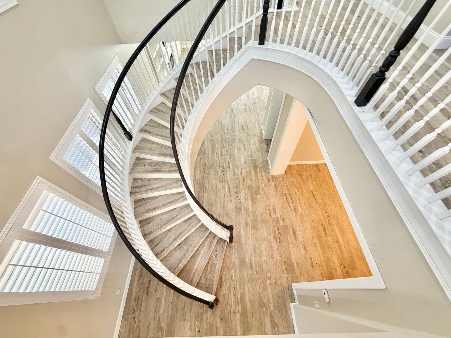 Henderson House: 927 Via Canale Drive
