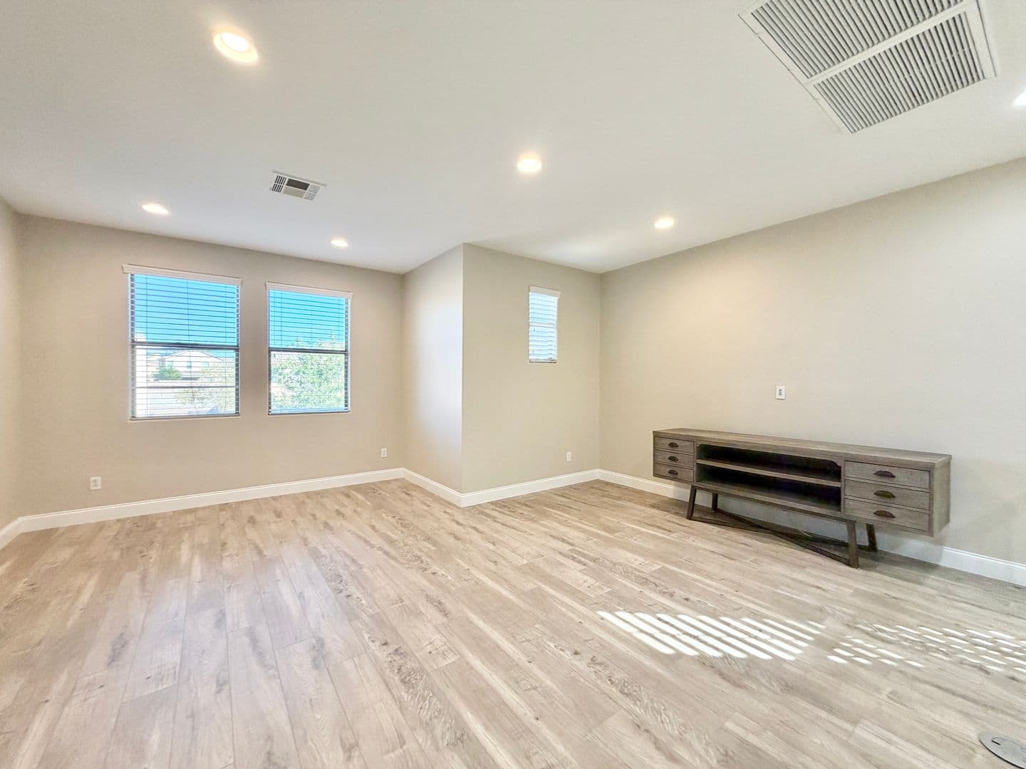 Henderson House: 927 Via Canale Drive