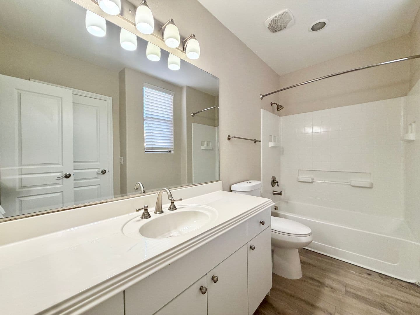 Henderson House: 927 Via Canale Drive