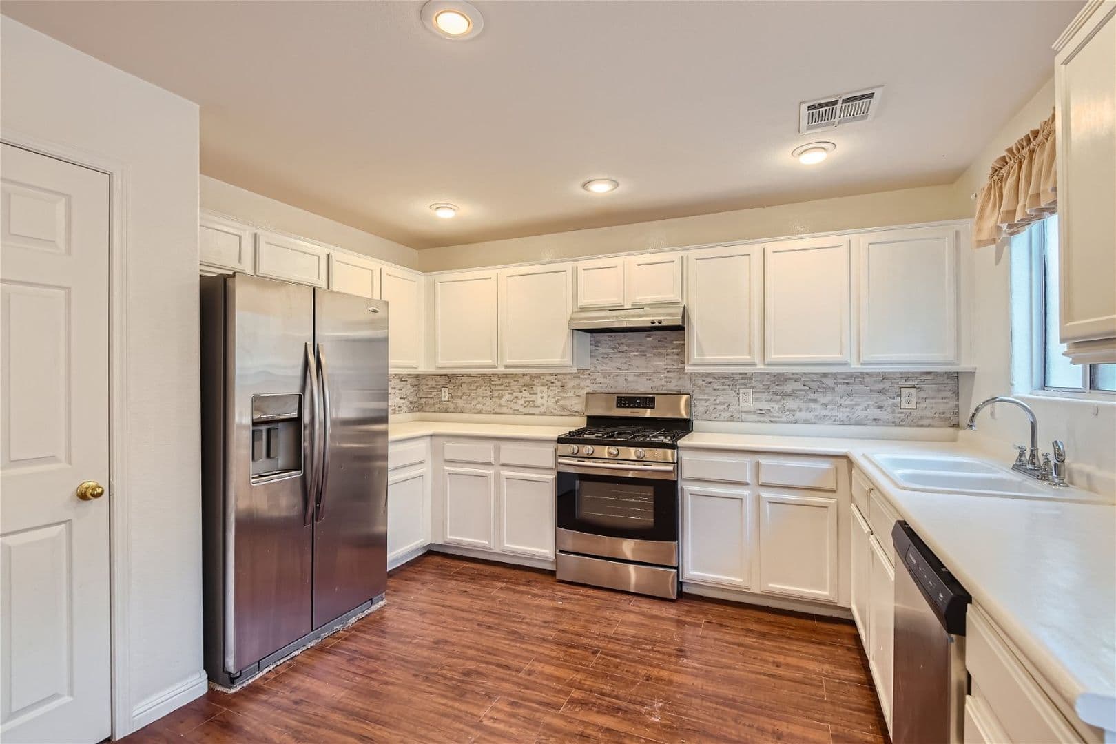 LAS VEGAS House: 9379 MALAYA GARNET CT.