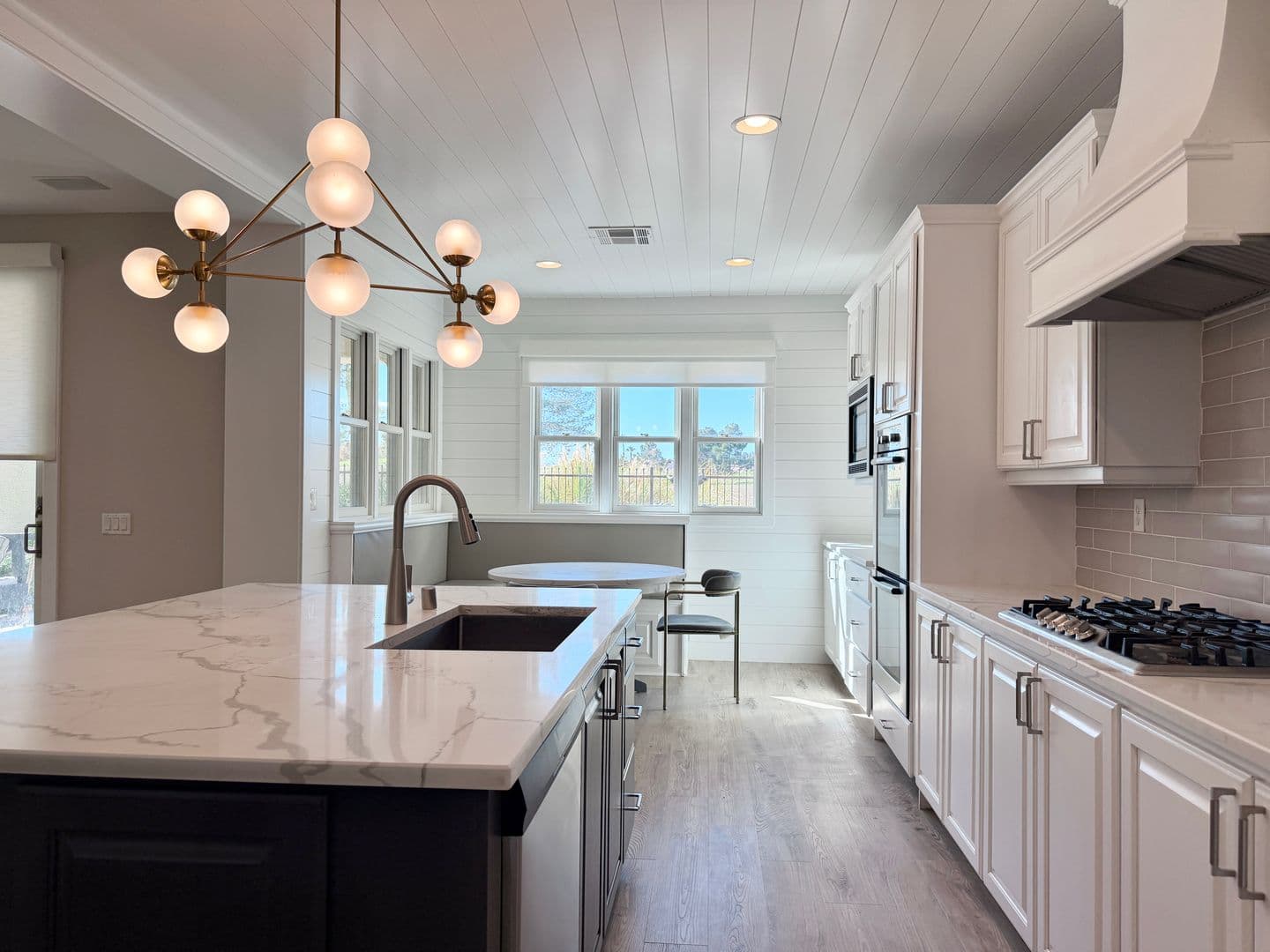 Henderson House: 927 Via Canale Drive