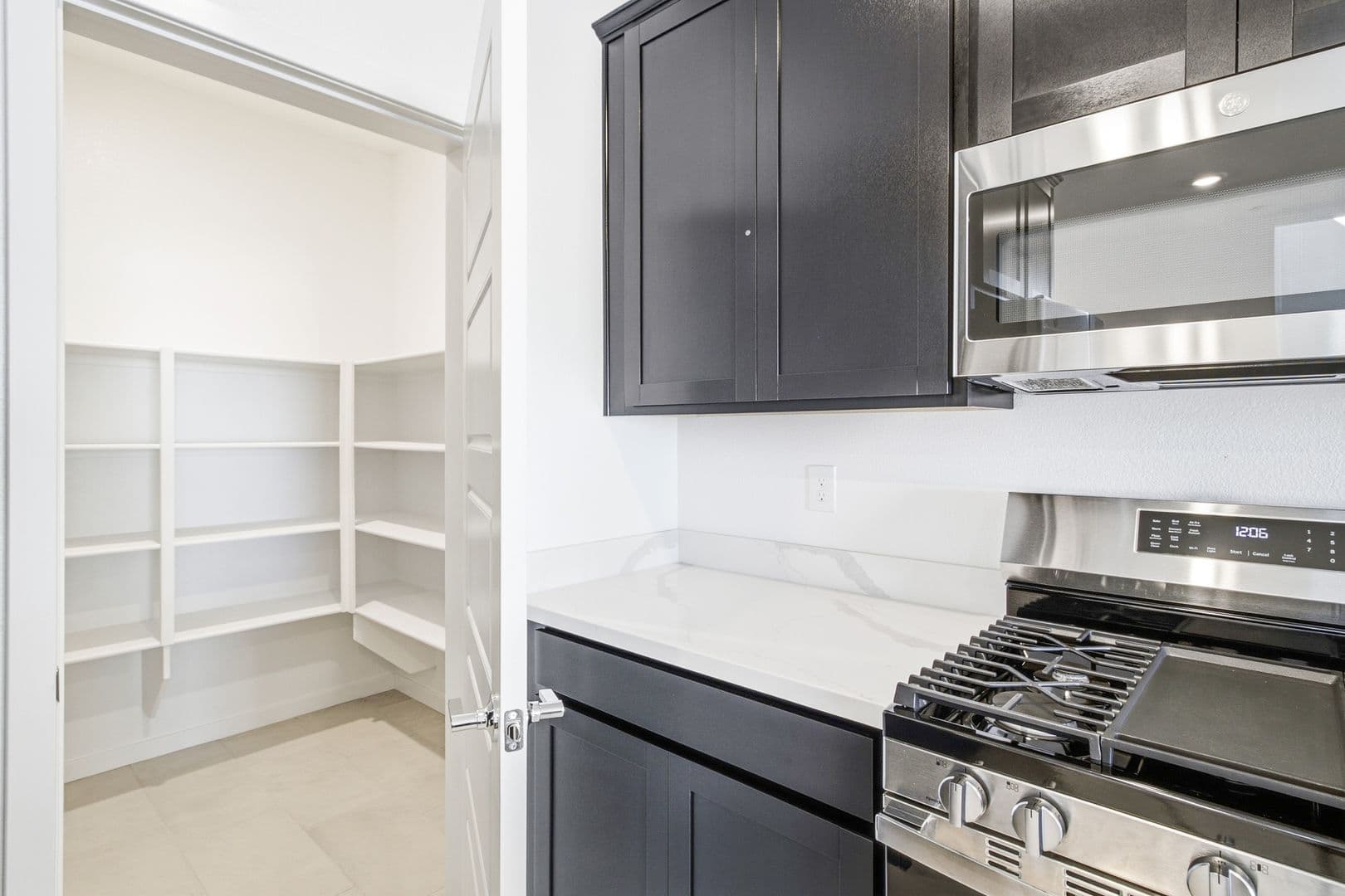Henderson House: 320 Isla Enclave Way