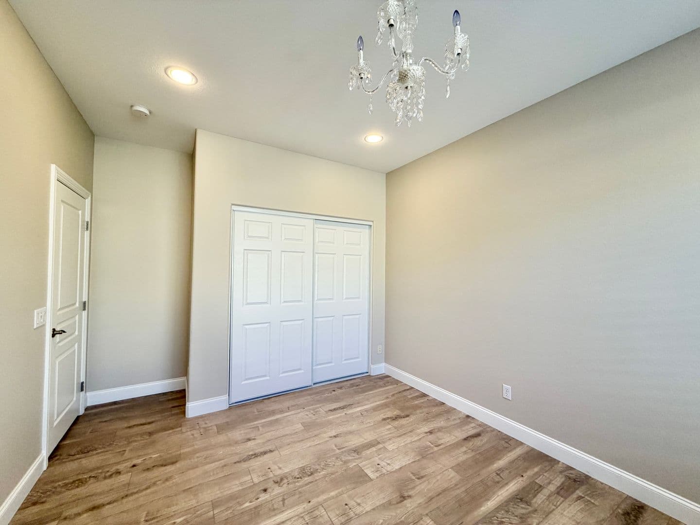Henderson House: 927 Via Canale Drive