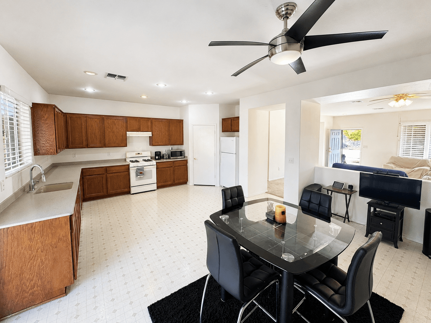 Henderson House: 1935 Valley Center Dr