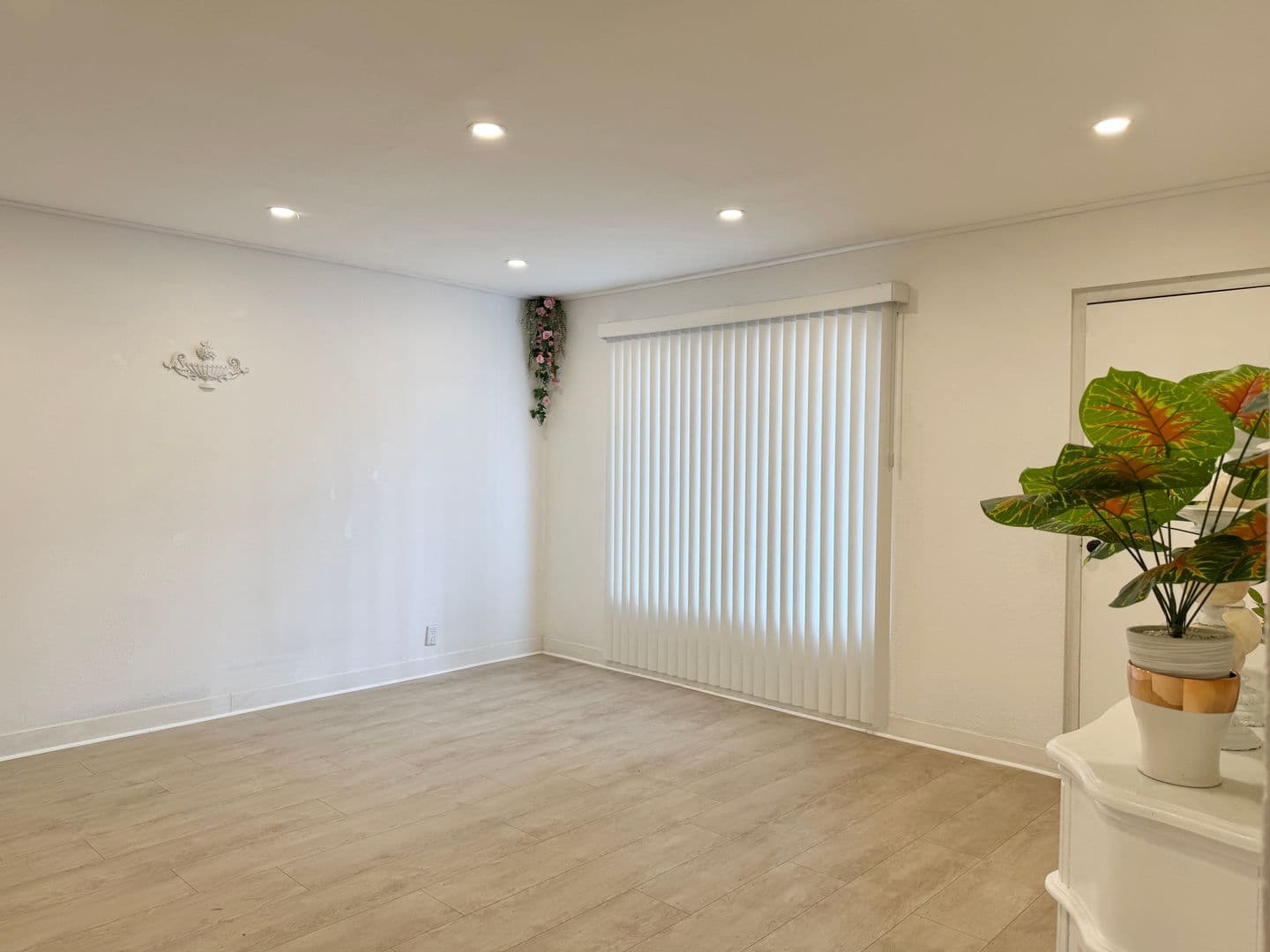 Las Vegas Condo: 575 S. Royal Crest Circle
