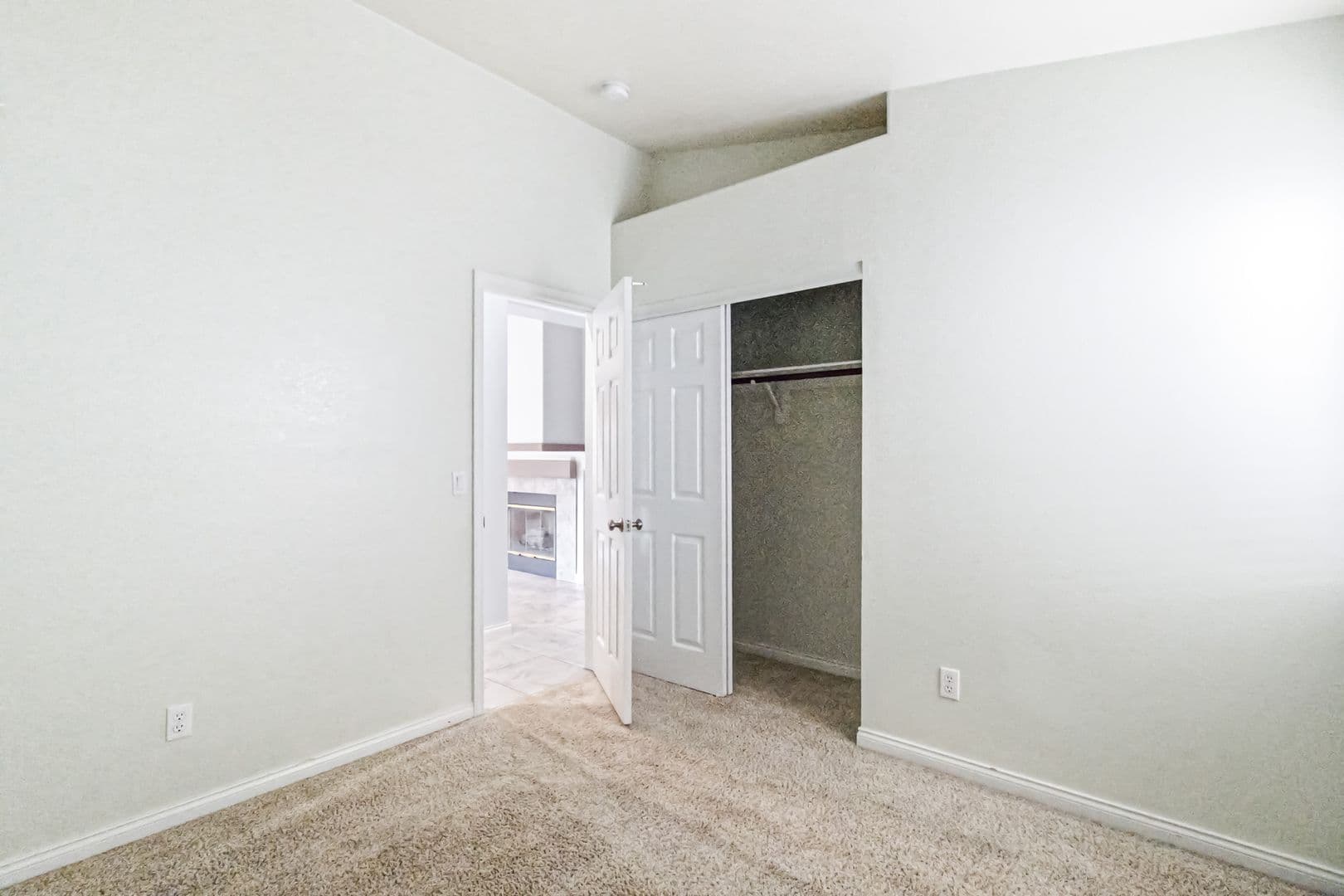 Henderson House: 2407 Worchester Rd