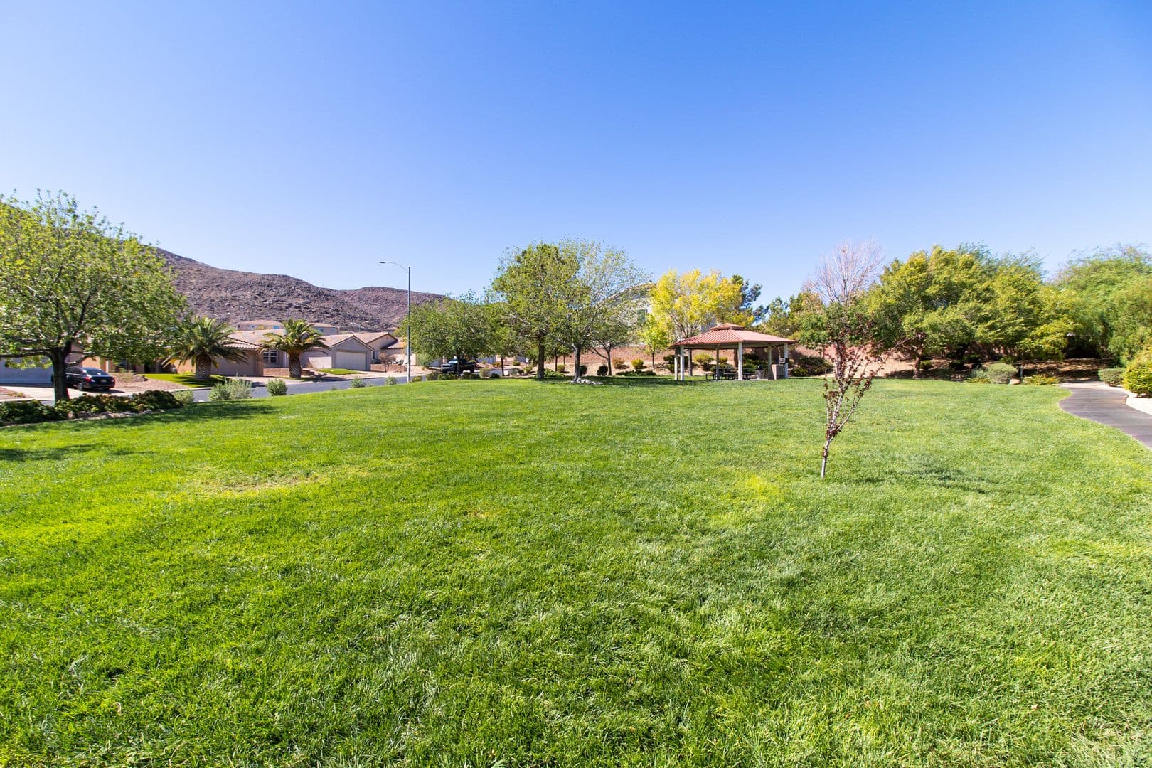 Henderson House: 183 White Butte