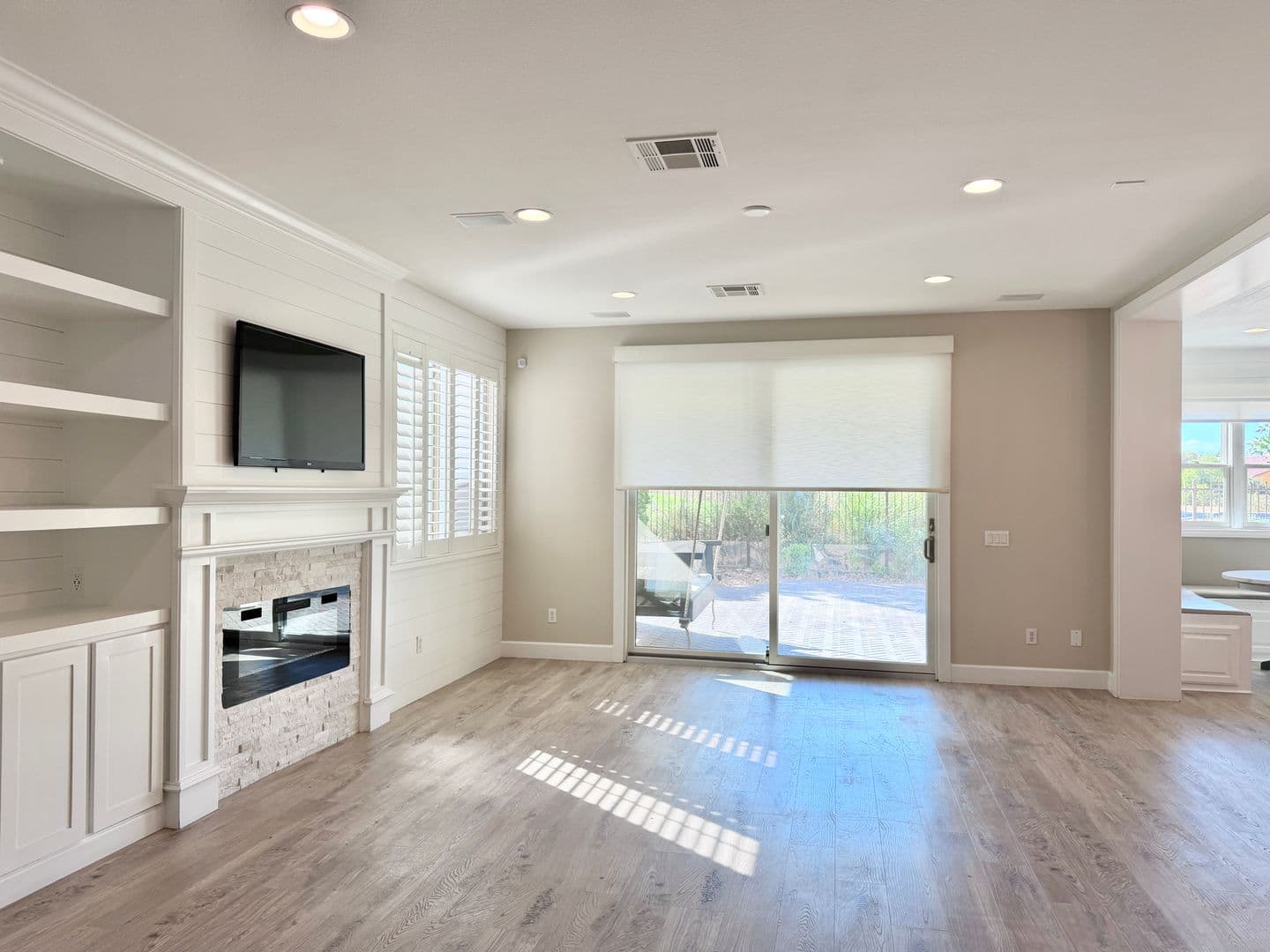 Henderson House: 927 Via Canale Drive