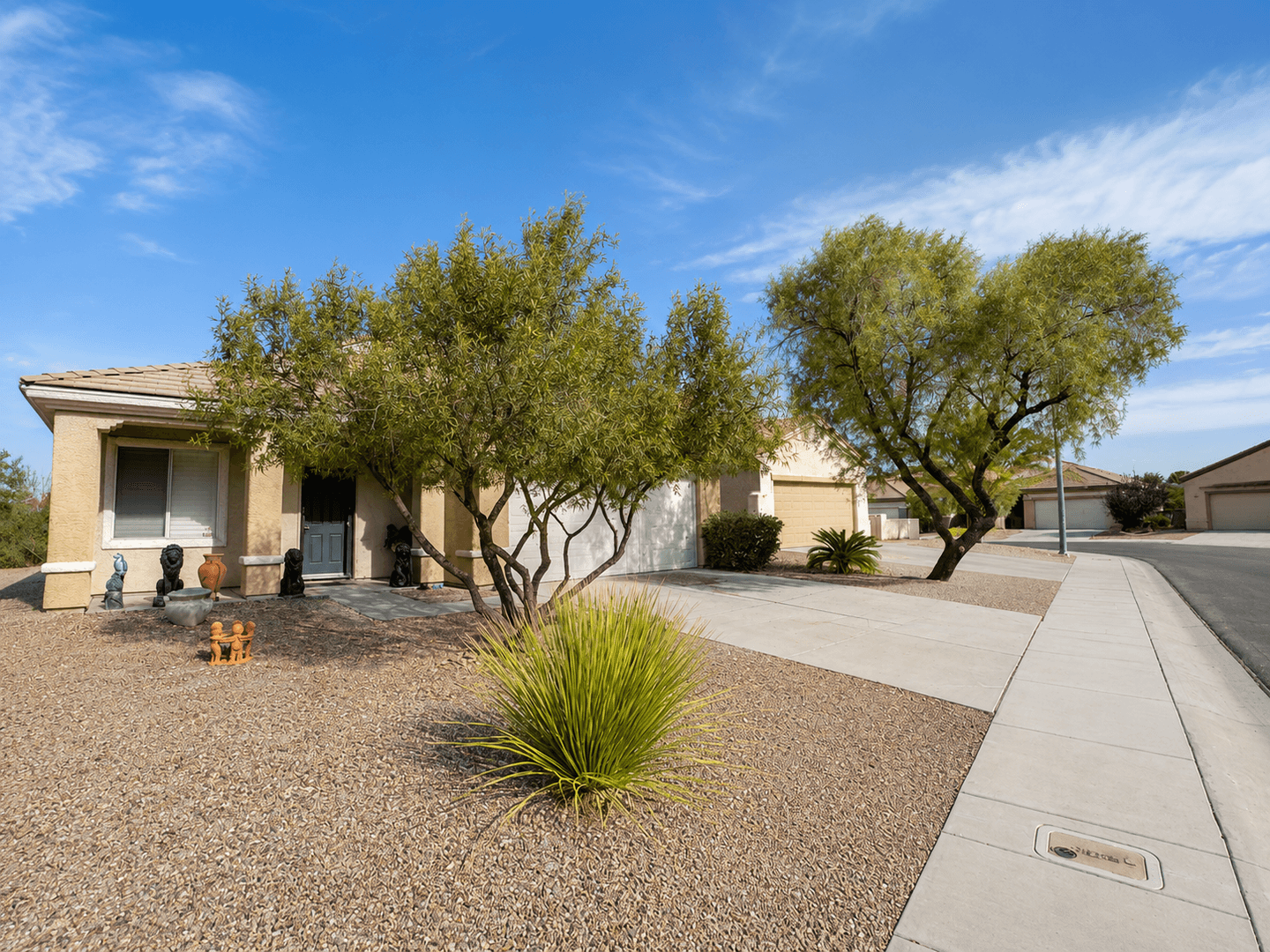 Henderson House: 1935 Valley Center Dr