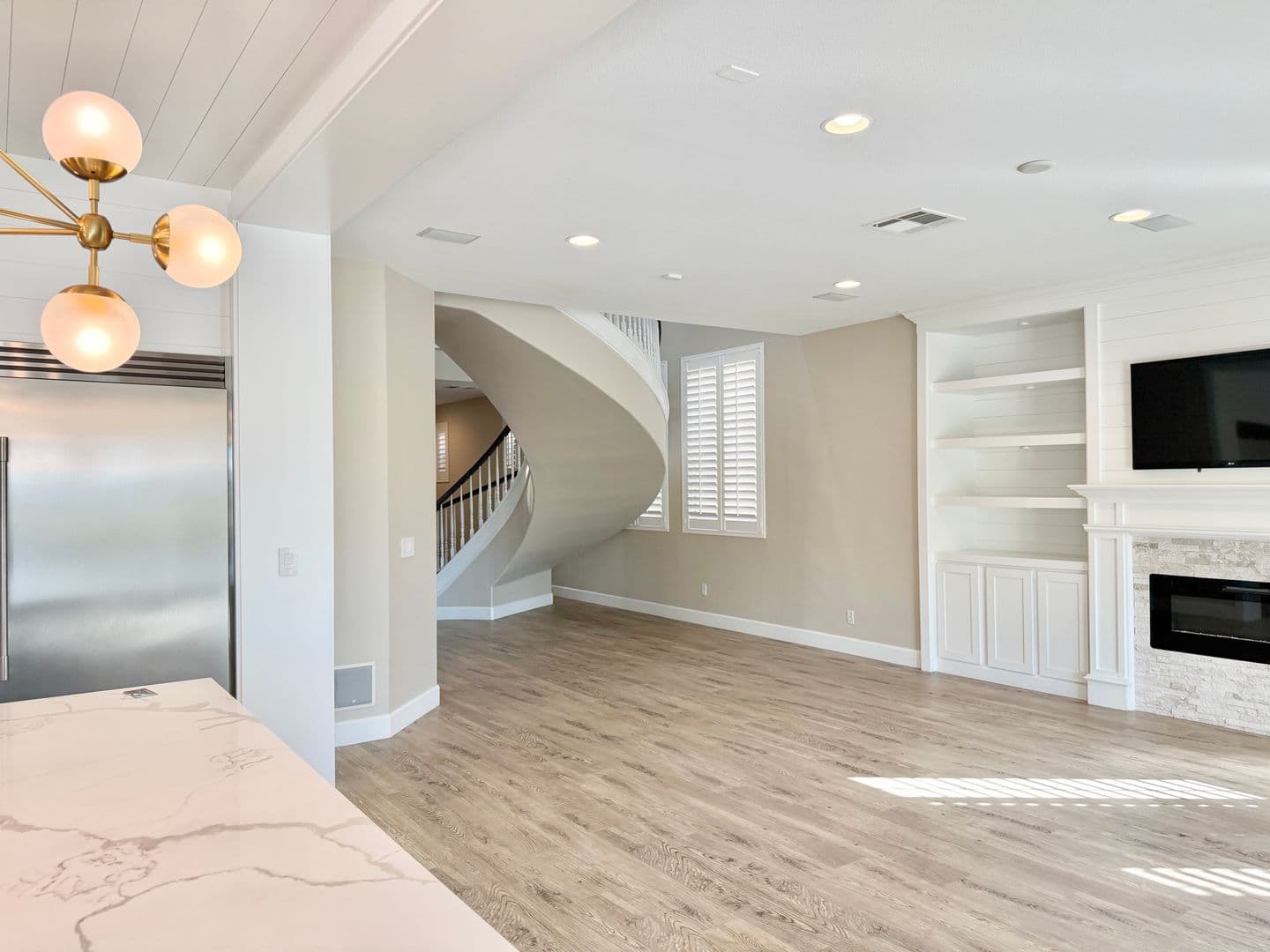 Henderson House: 927 Via Canale Drive