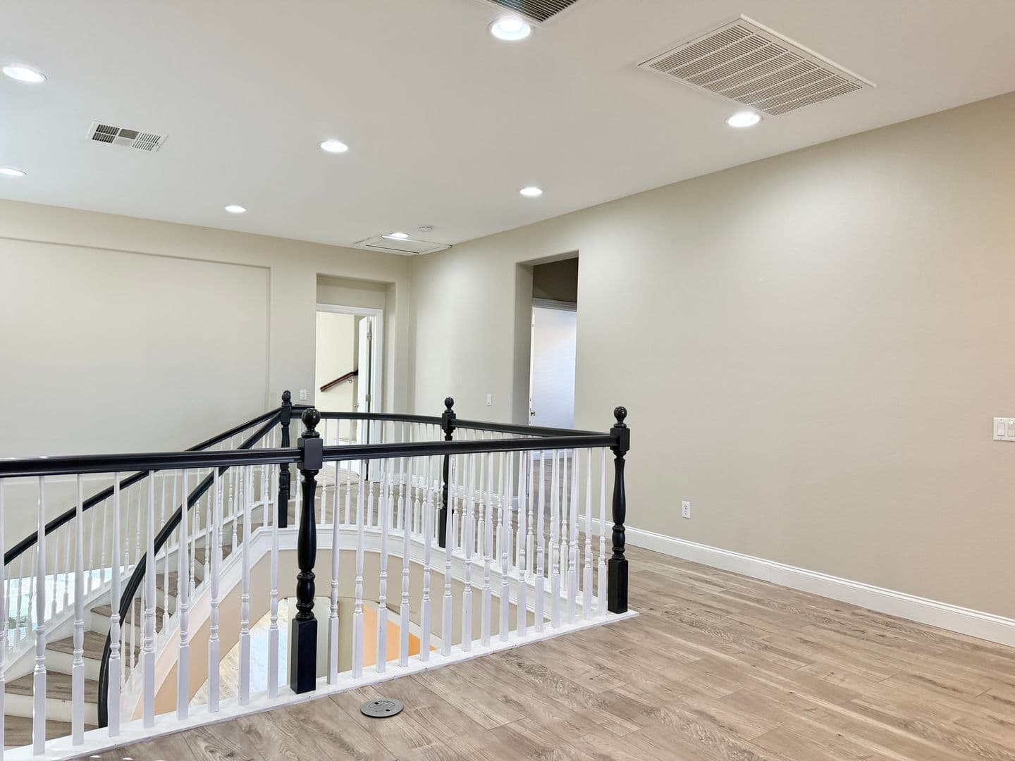 Henderson House: 927 Via Canale Drive