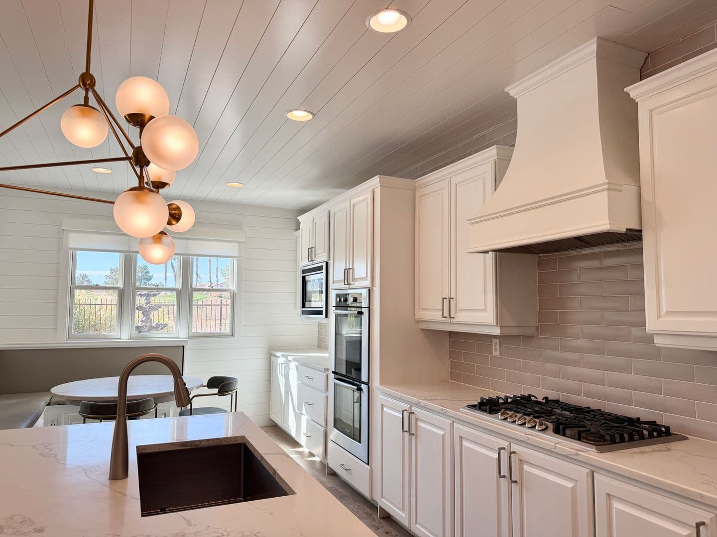 Henderson House: 927 Via Canale Drive