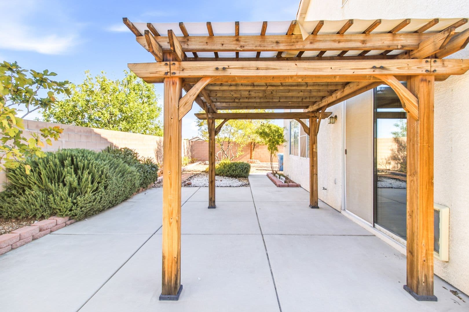 Henderson House: 2760 Saigon Dr