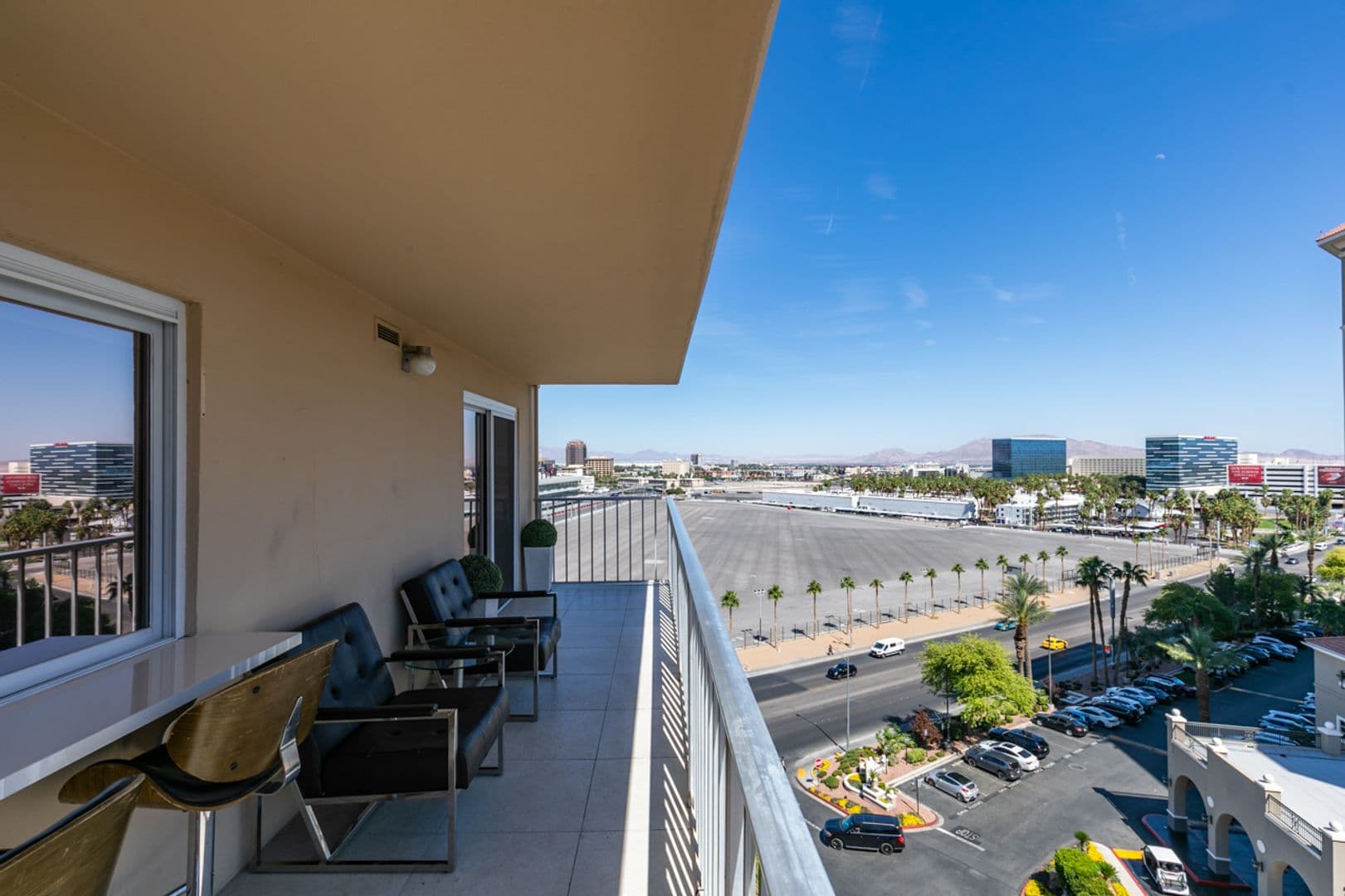 Las Vegas House: 205 E Harmon Ave #1012