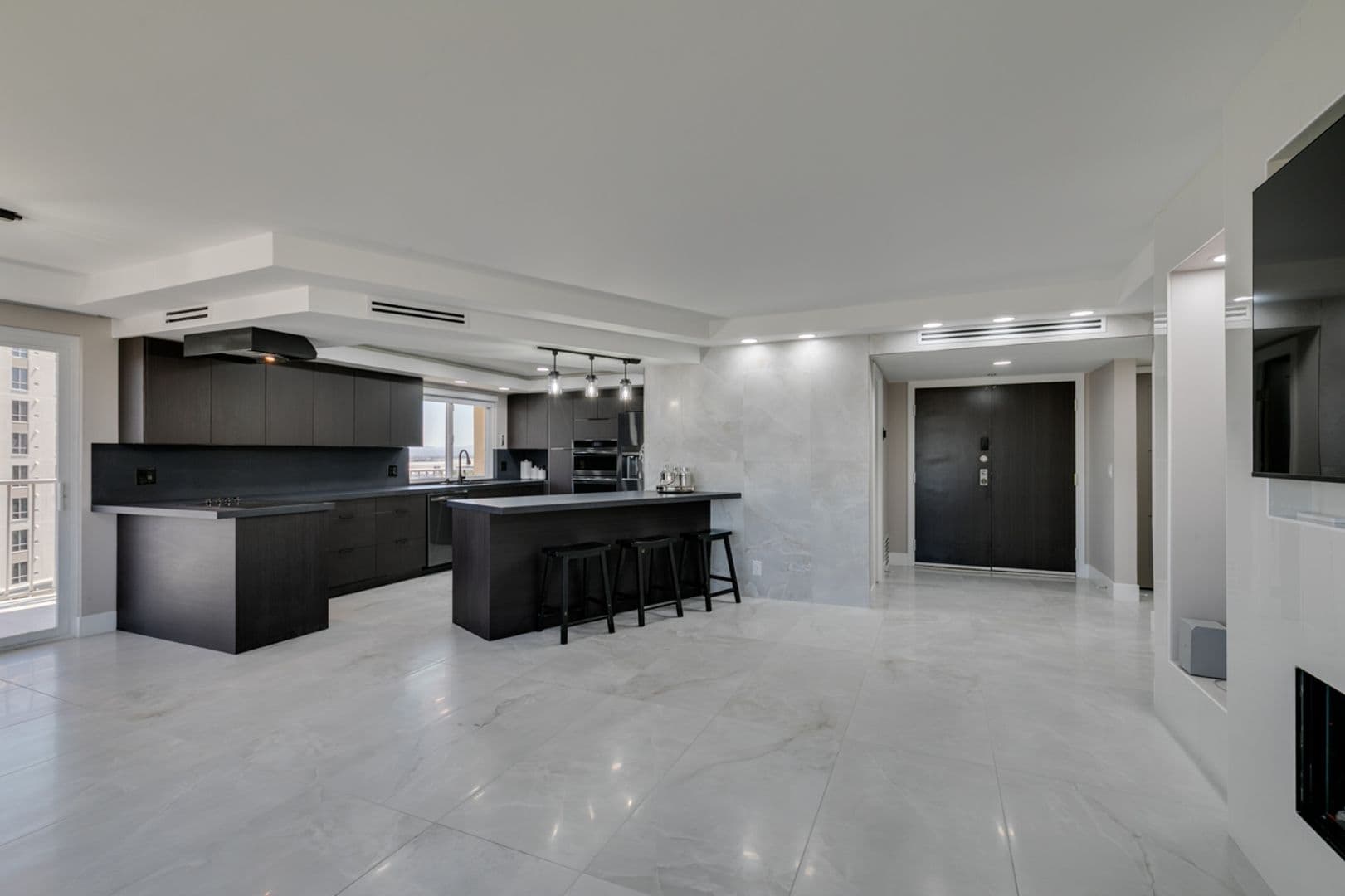 Las Vegas House: 205 E Harmon Ave #1012