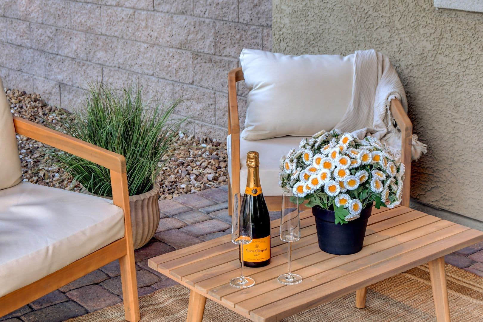 Henderson House: 3568 Anastagio Lane