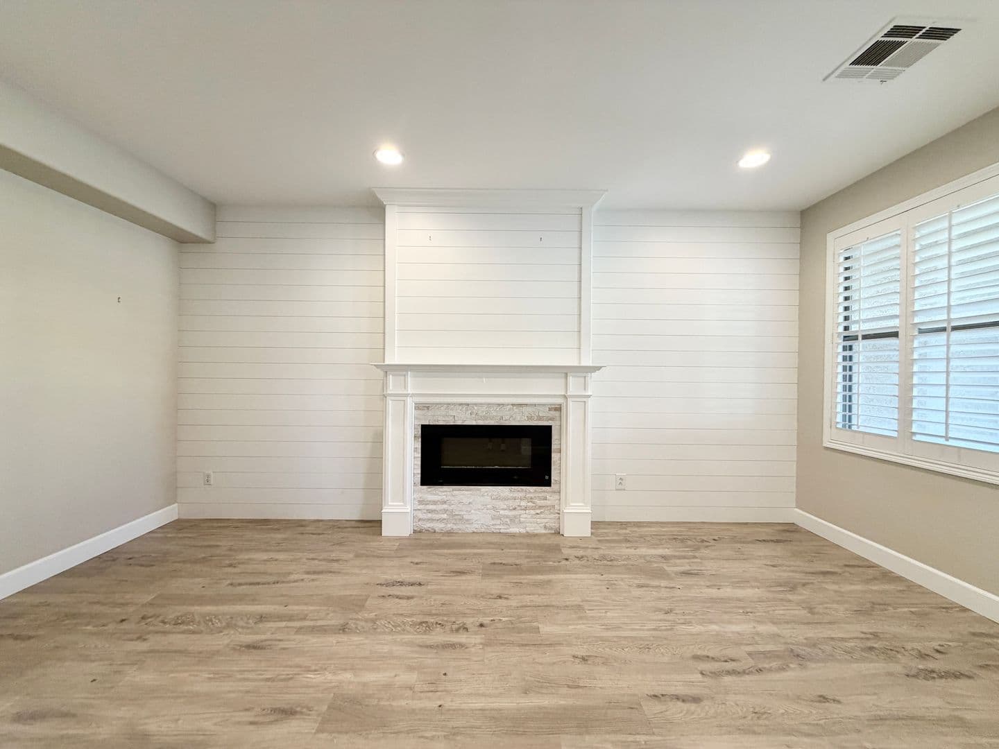 Henderson House: 927 Via Canale Drive