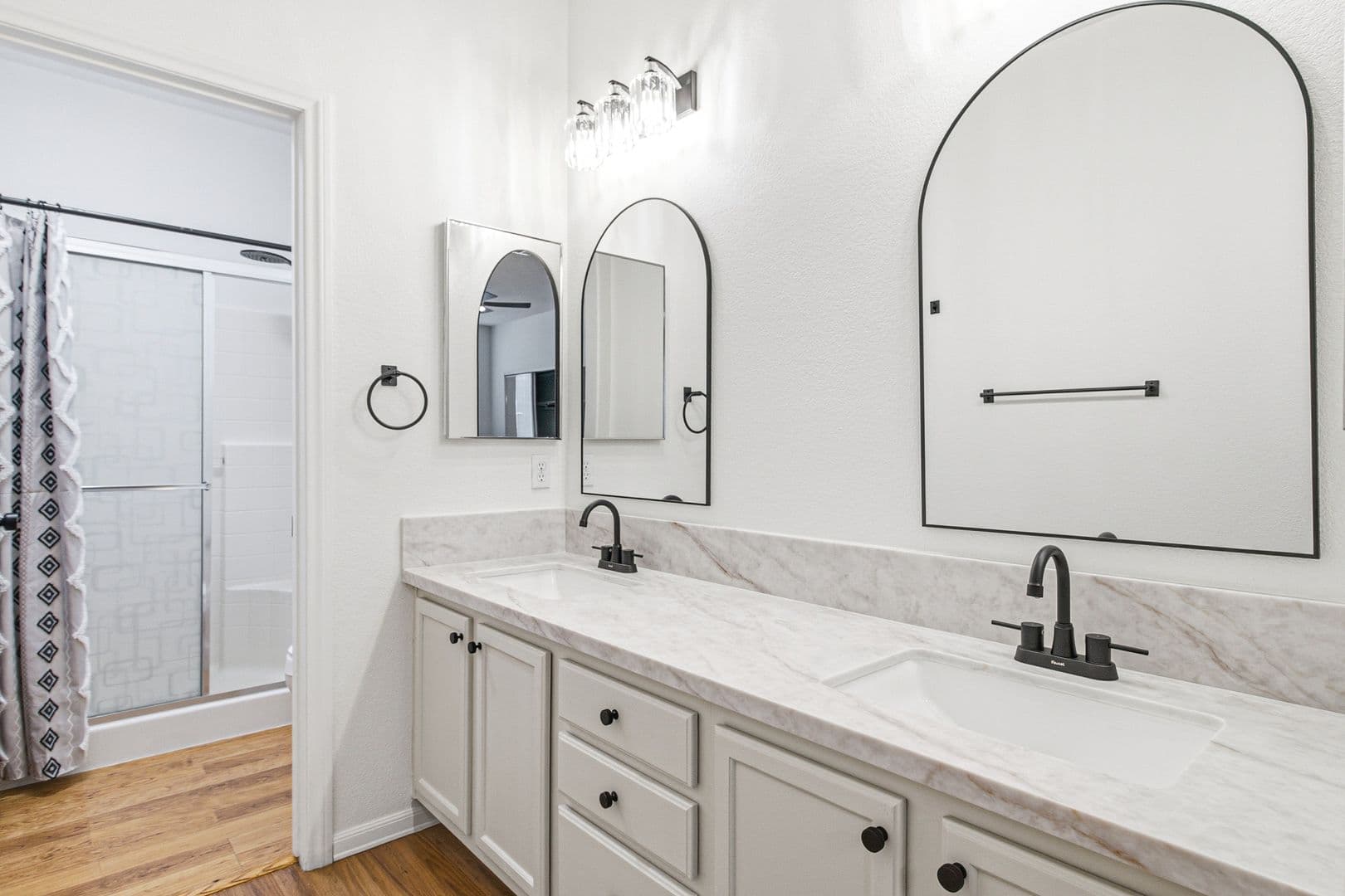 Henderson House: 2760 Saigon Dr