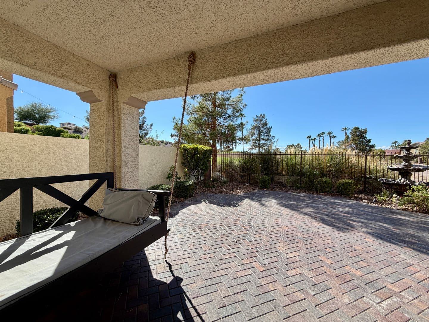 Henderson House: 927 Via Canale Drive