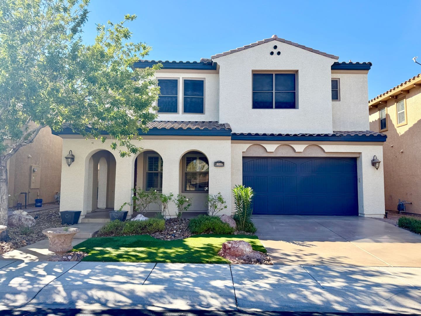 Henderson House: 927 Via Canale Drive