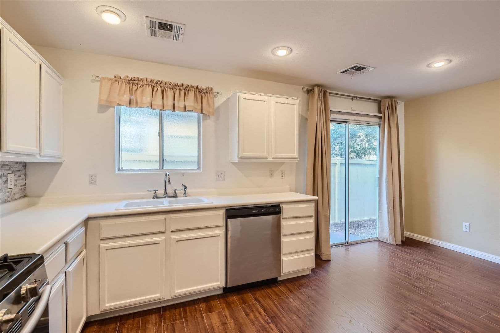 LAS VEGAS House: 9379 MALAYA GARNET CT.