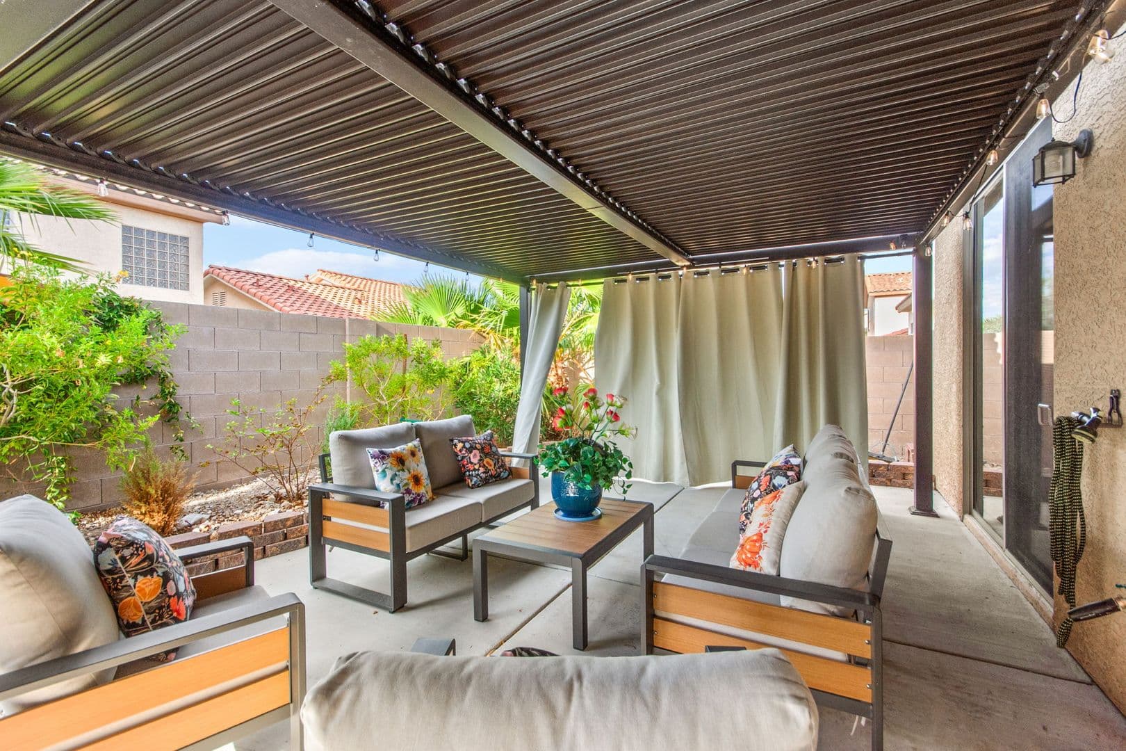 Las Vegas House: 7568 Stray Horse Ave
