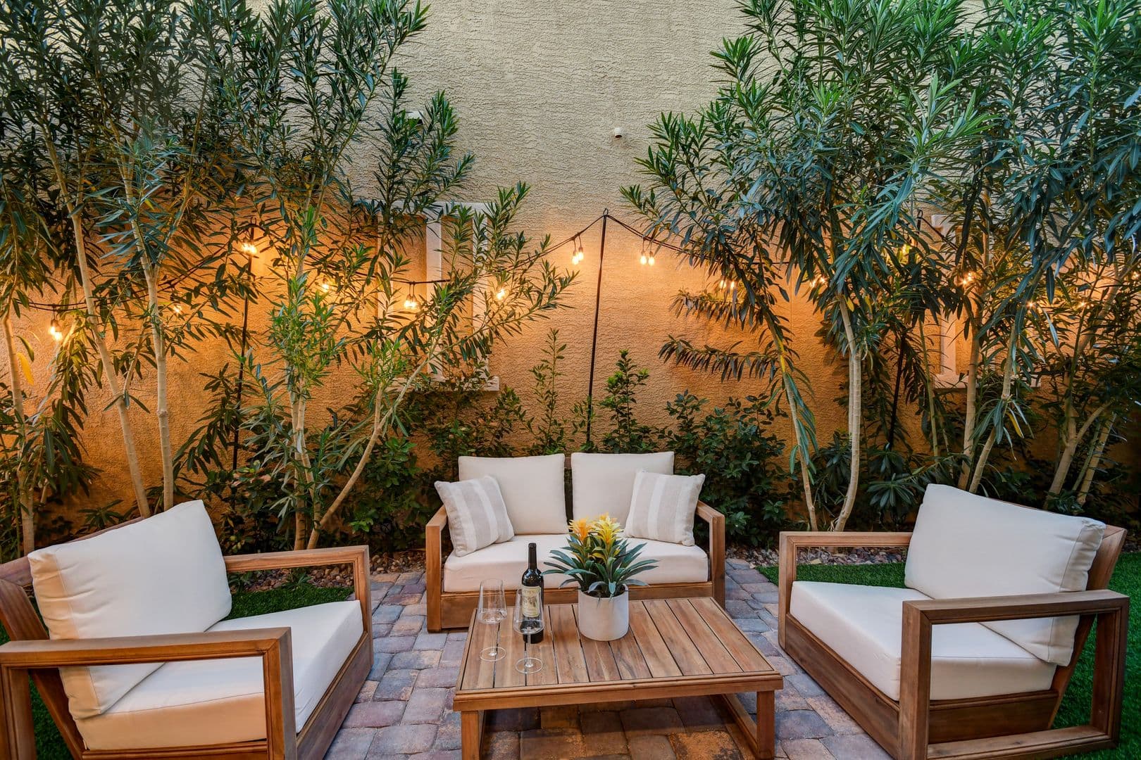 Henderson House: 3568 Anastagio Lane