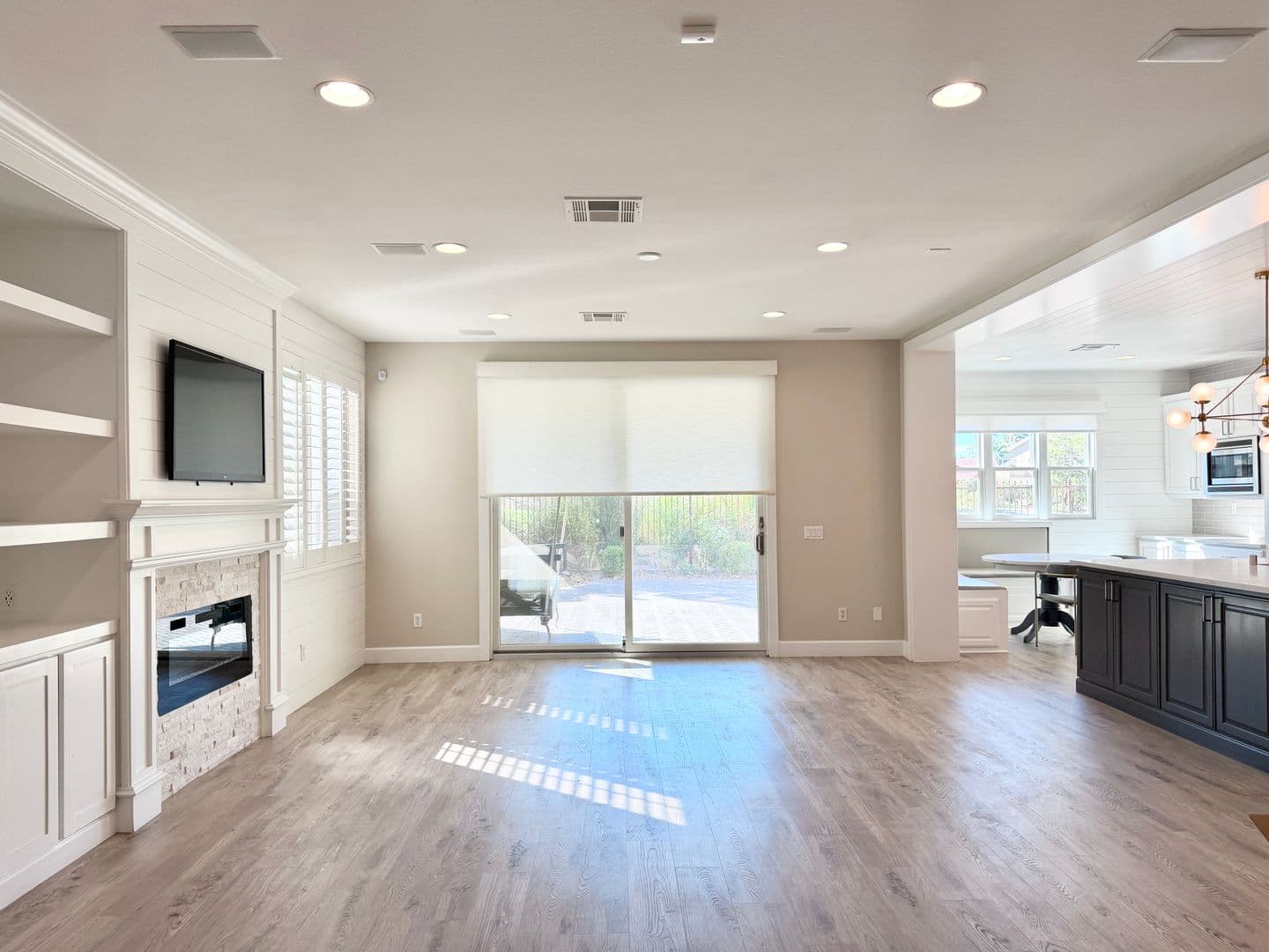 Henderson House: 927 Via Canale Drive