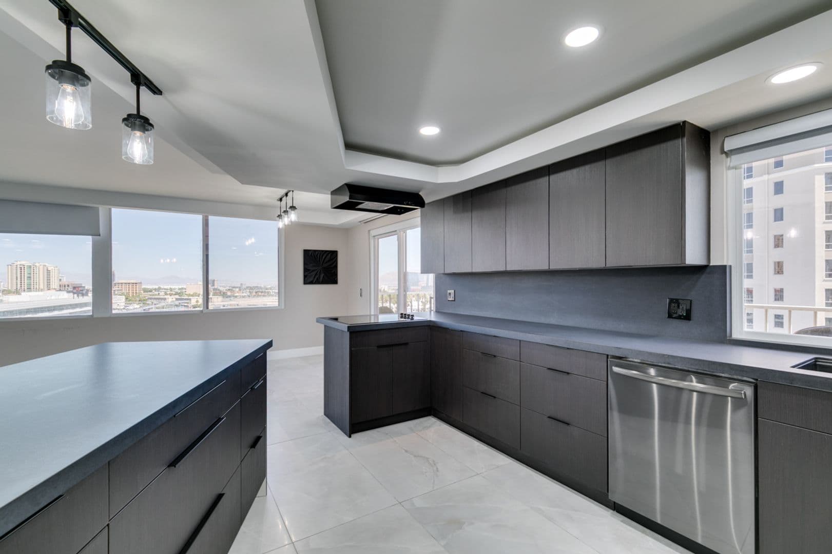 Las Vegas House: 205 E Harmon Ave #1012