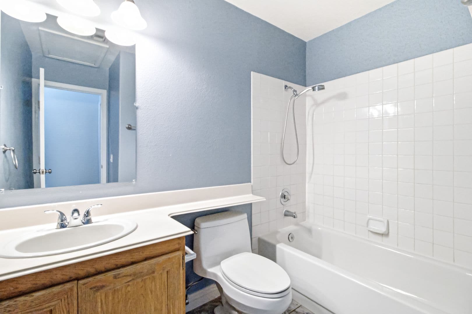 Henderson House: 2407 Worchester Rd