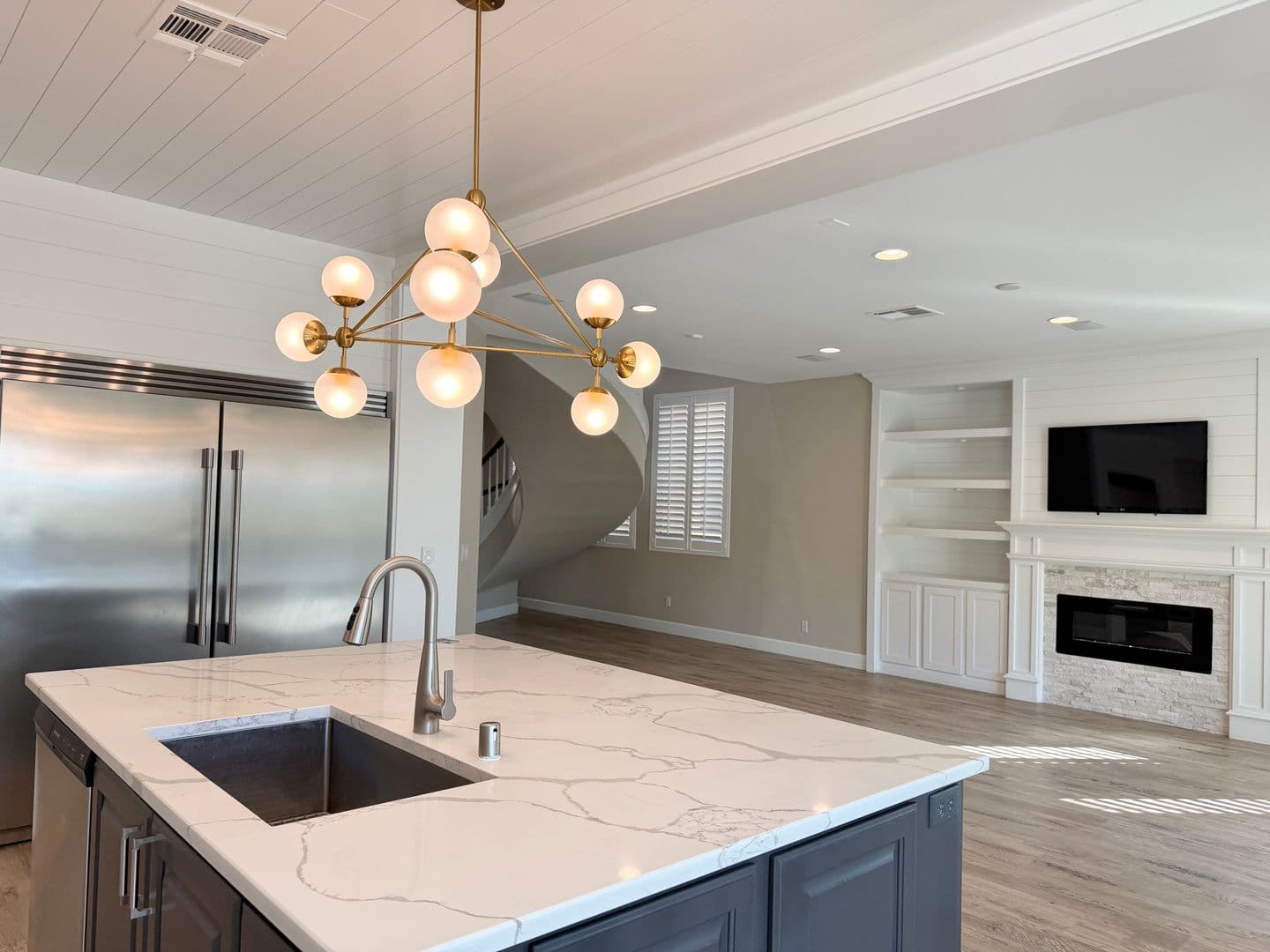 Henderson House: 927 Via Canale Drive