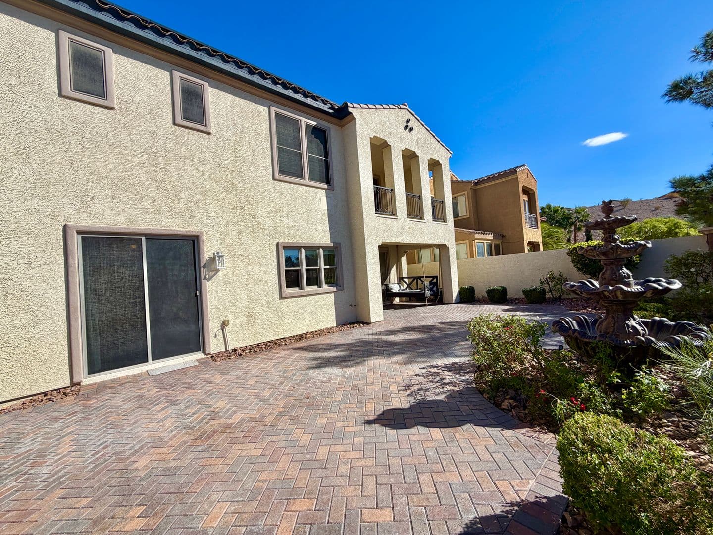 Henderson House: 927 Via Canale Drive