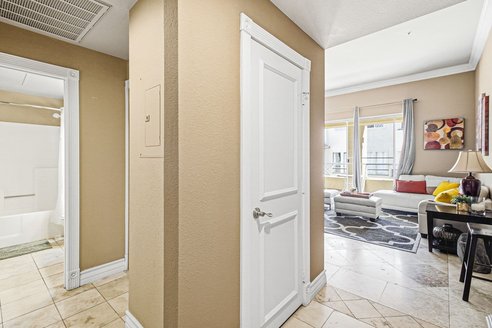 Las Vegas House: 210 E Flamingo Rd #330