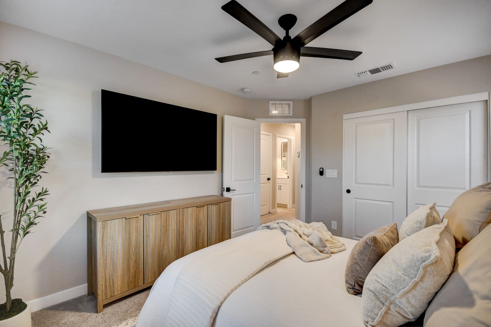 Henderson House: 3568 Anastagio Lane