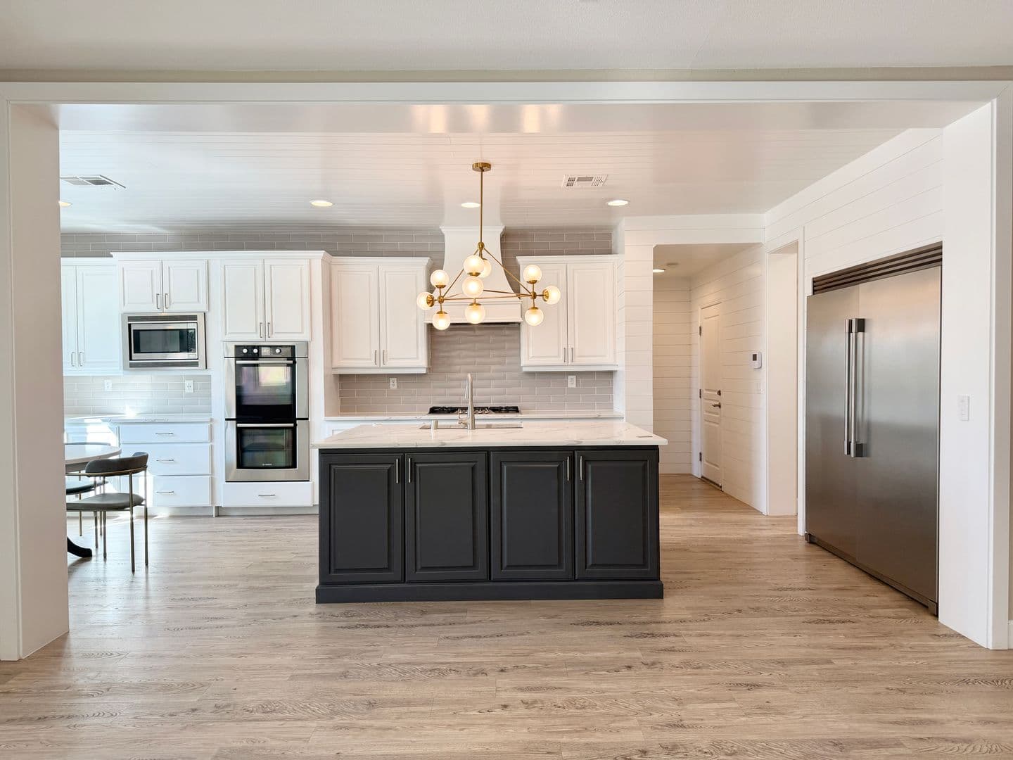 Henderson House: 927 Via Canale Drive