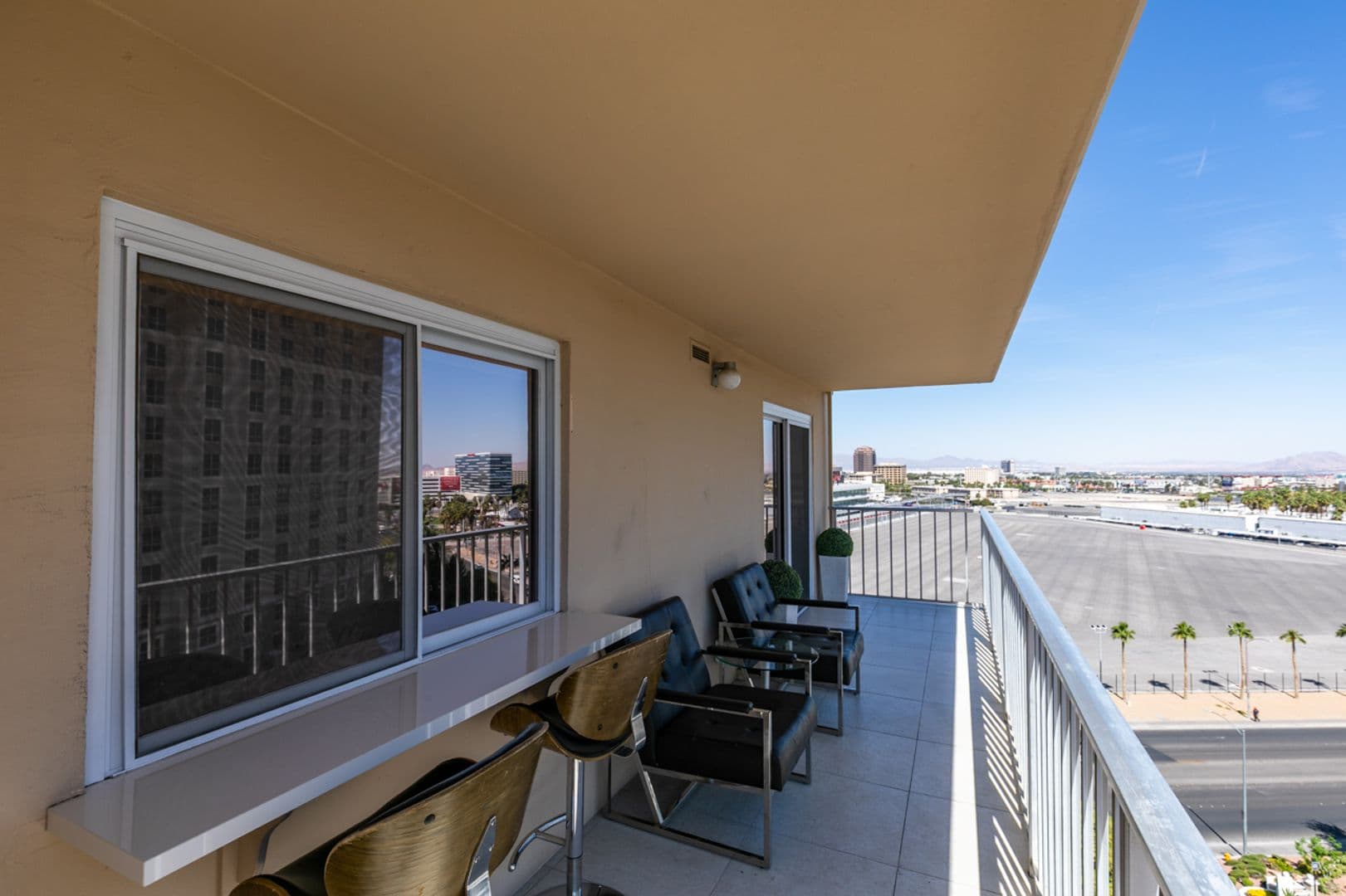Las Vegas House: 205 E Harmon Ave #1012