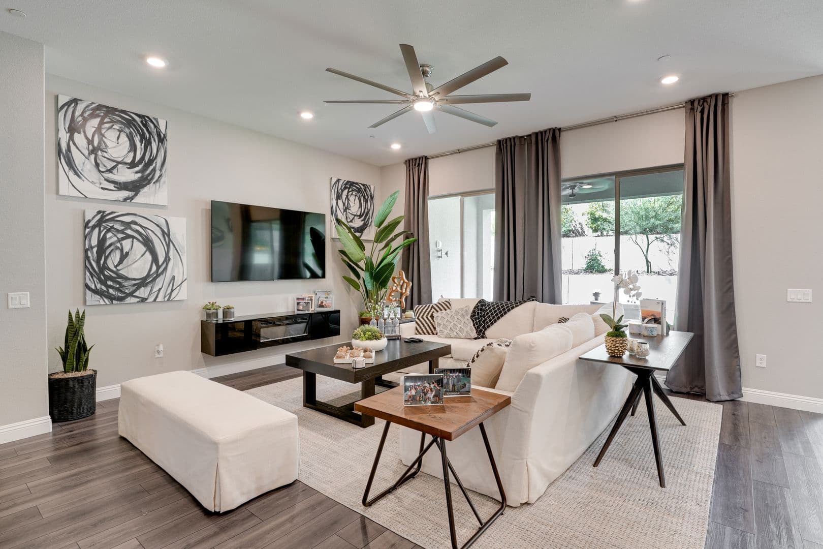 Las Vegas House: 165 Springbough Ln