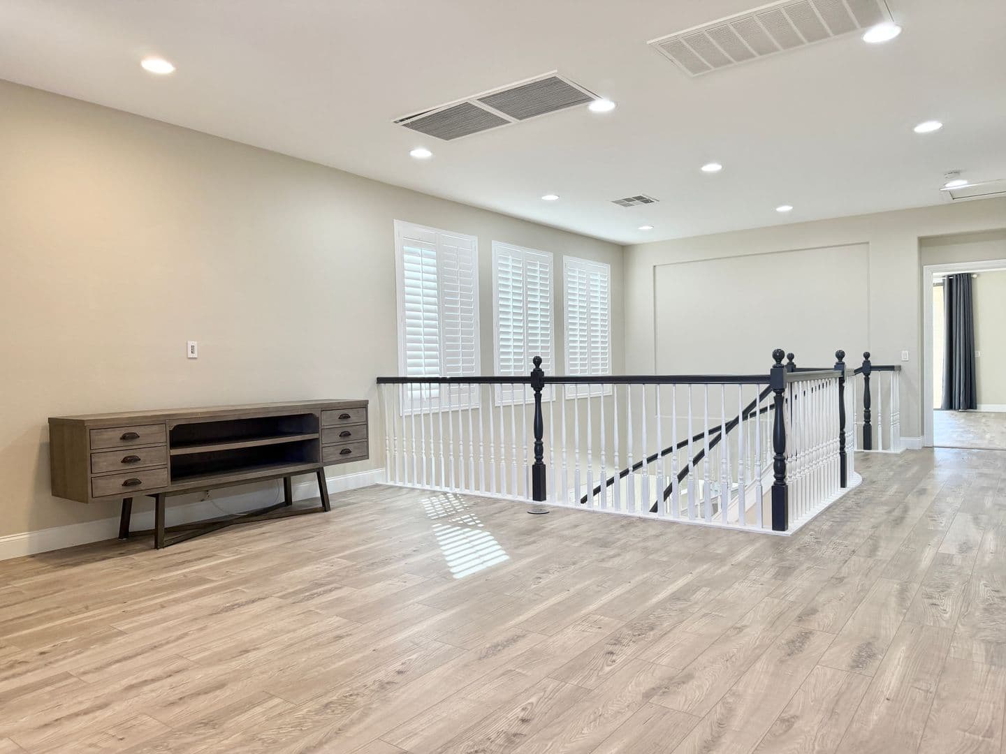 Henderson House: 927 Via Canale Drive
