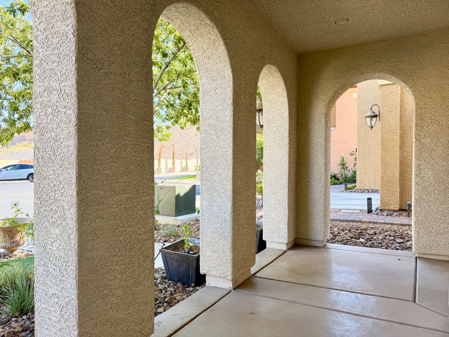 Henderson House: 927 Via Canale Drive