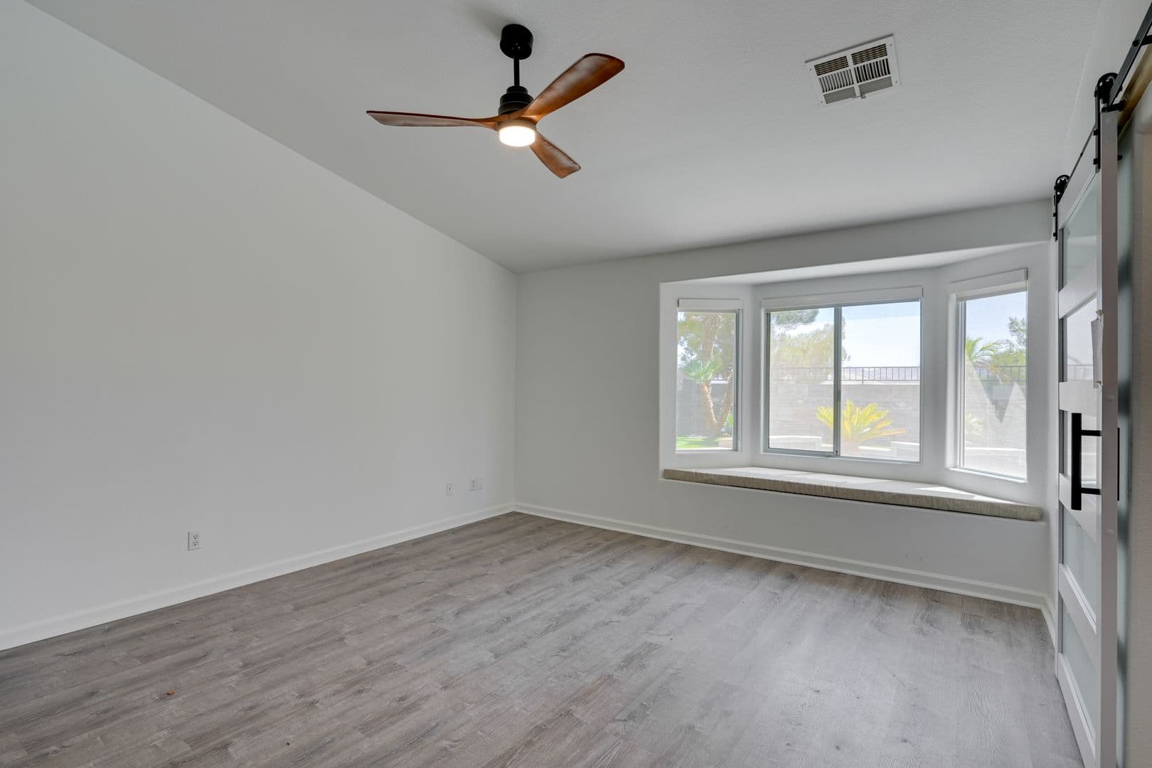 Henderson House: 1030 Kings View Ct