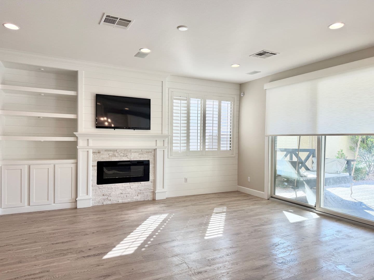 Henderson House: 927 Via Canale Drive