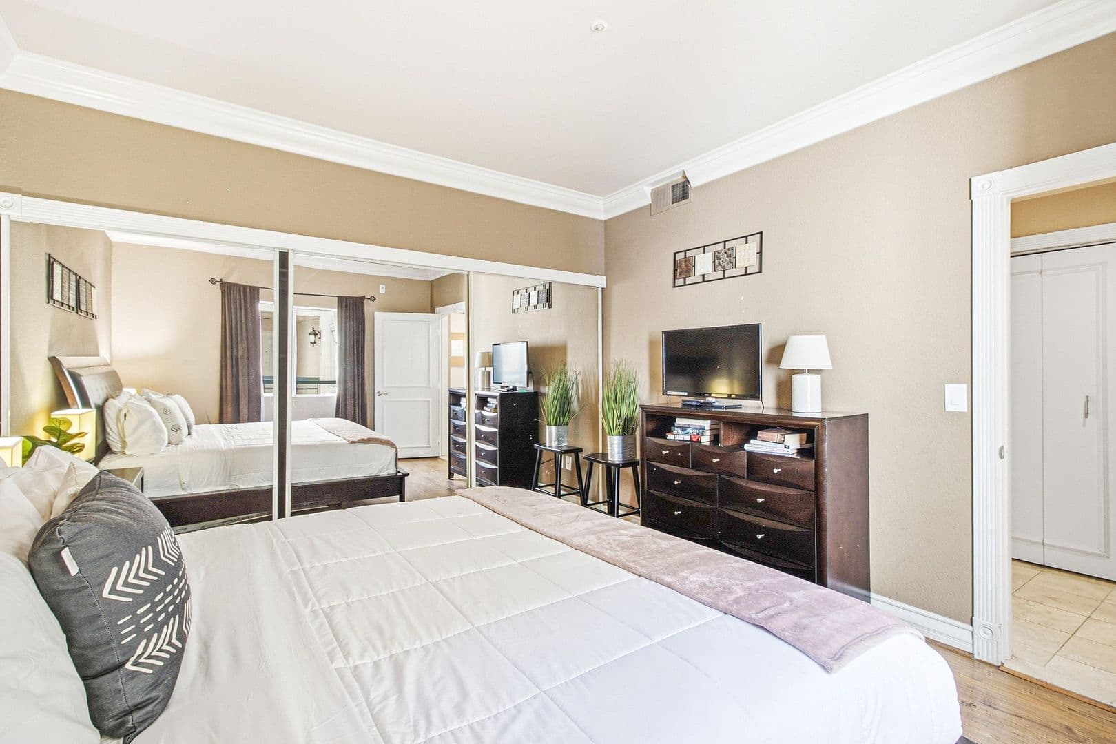 Las Vegas House: 210 E Flamingo Rd #330