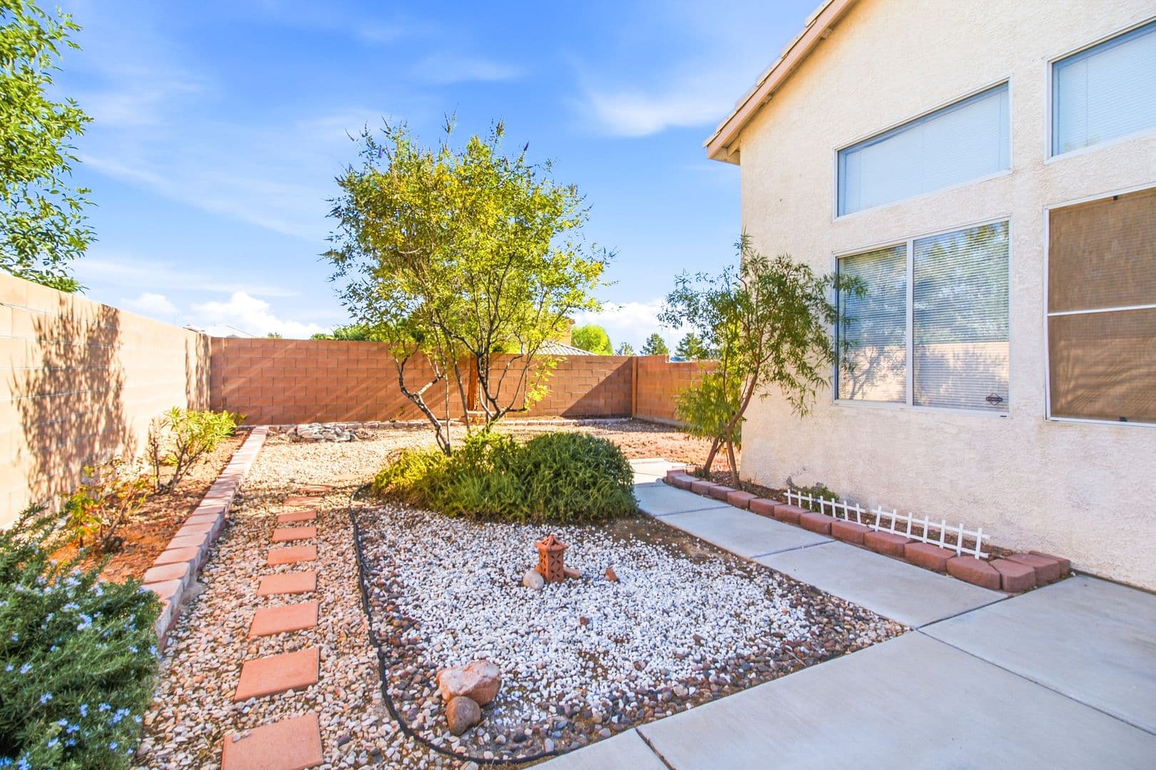 Henderson House: 2760 Saigon Dr